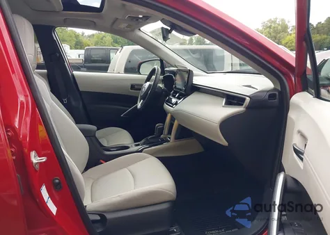 2022 Toyota Corolla Cross Le z USA, uszkodzony, nr VIN 7MUBAABG2NV036630